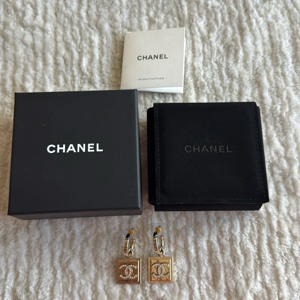 Chanel pendant double c crystal earrings